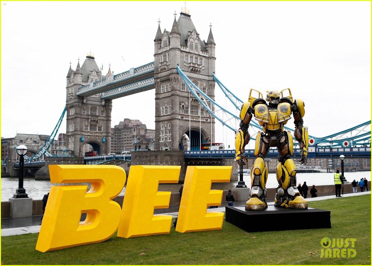 hailee steinfeld john cena bumblebee photocall london 06