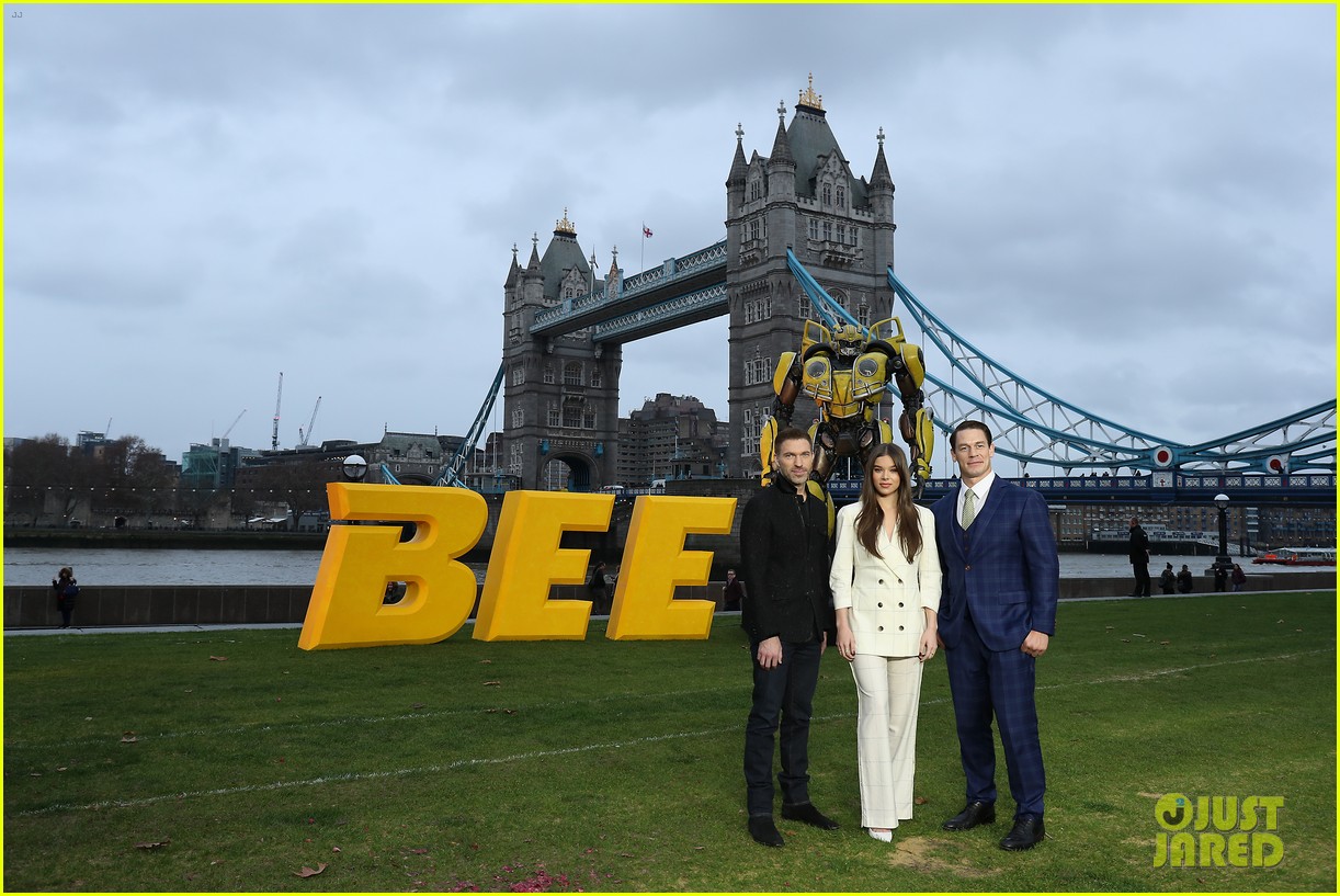 hailee steinfeld john cena bumblebee photocall london 14