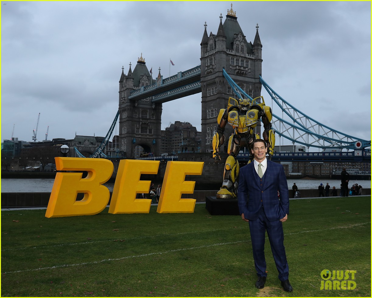 hailee steinfeld john cena bumblebee photocall london 27
