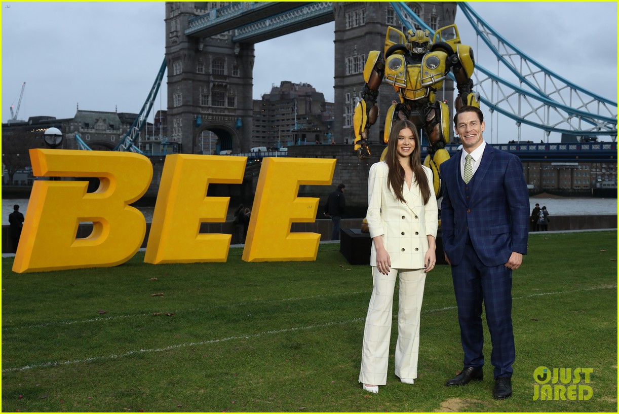 hailee steinfeld john cena bumblebee photocall london 28
