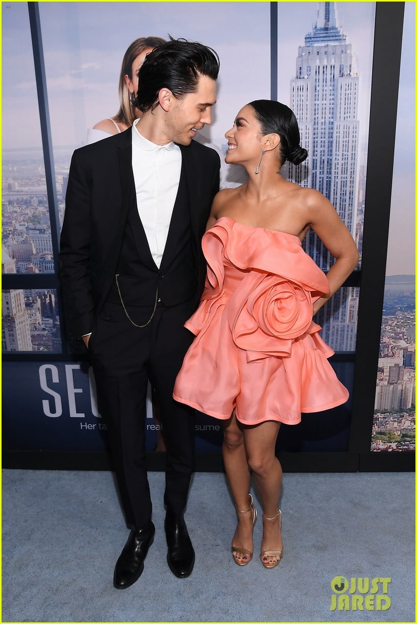 vanessa hudgens cozies up to austin butler at second act premiere 04