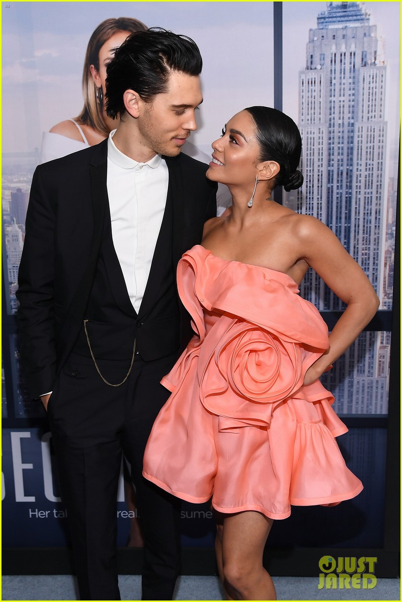 vanessa hudgens cozies up to austin butler at second act premiere 09