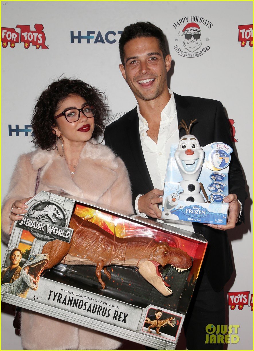 sarah hyland and wells adams recreate a christmas story at toys for tots party 20