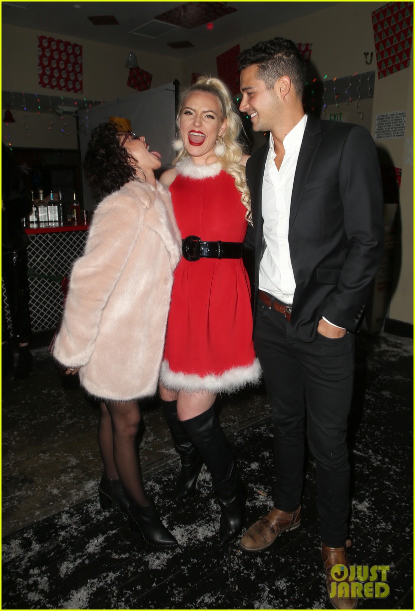 sarah hyland and wells adams recreate a christmas story at toys for tots party 29