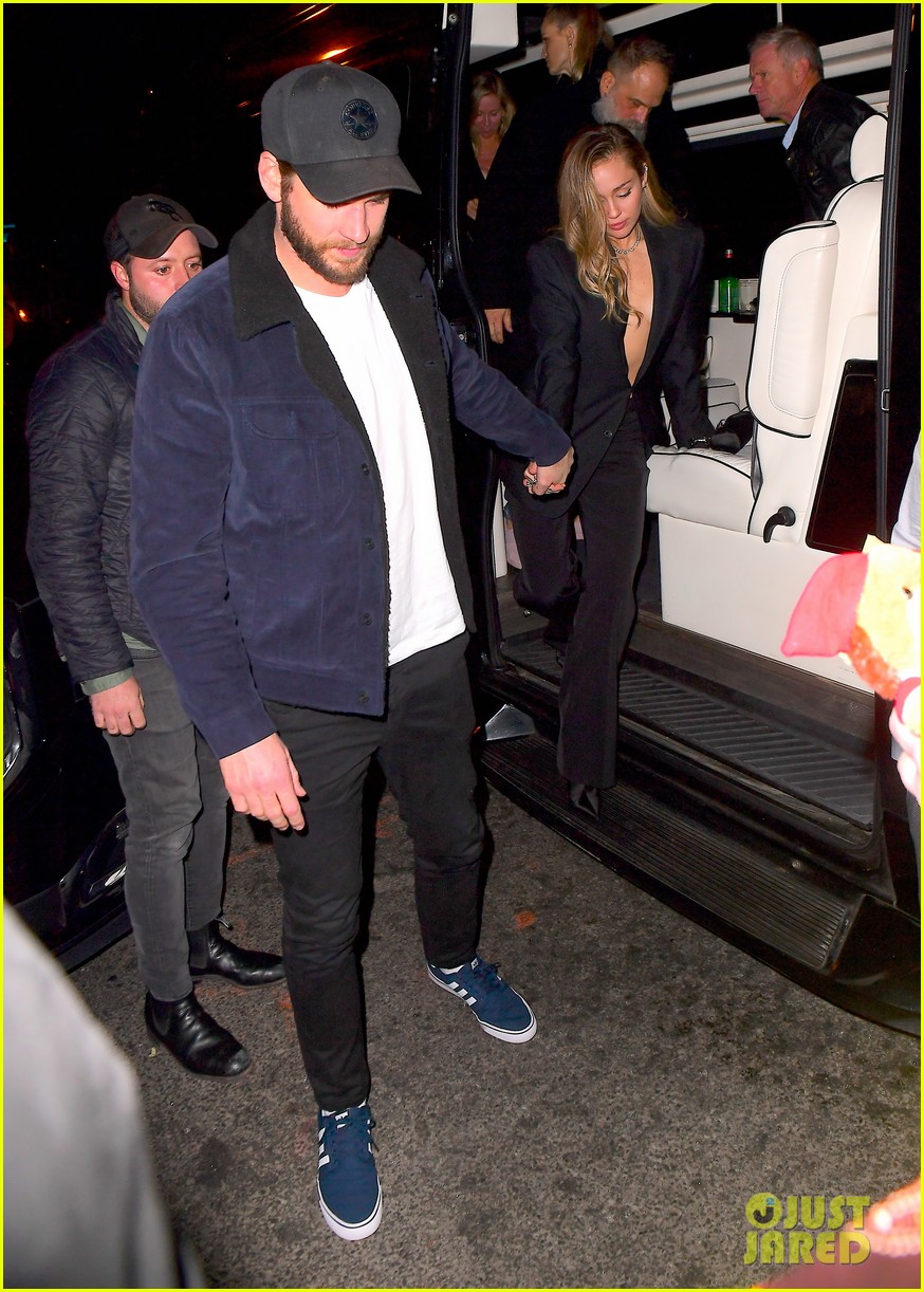 miley cyrus liam hemsworth snl after party 02