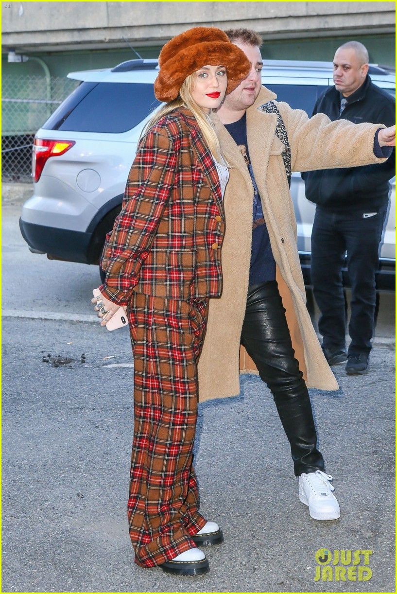 miley cyrus heartbreaking things song movie plaid outfit 02