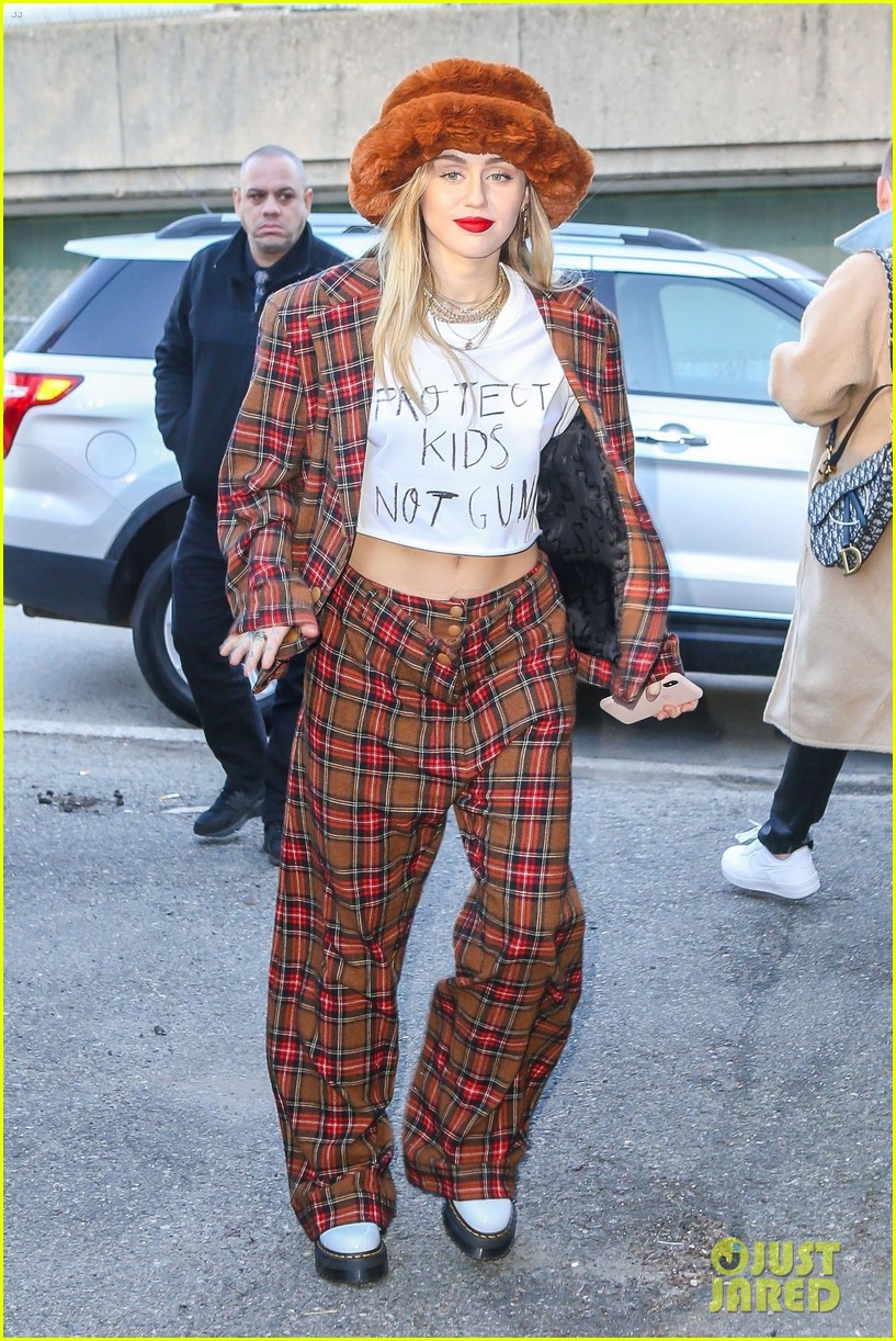 miley cyrus heartbreaking things song movie plaid outfit 05