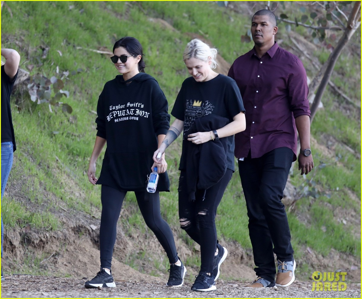 selena gomez reps taylor swift during hike 03