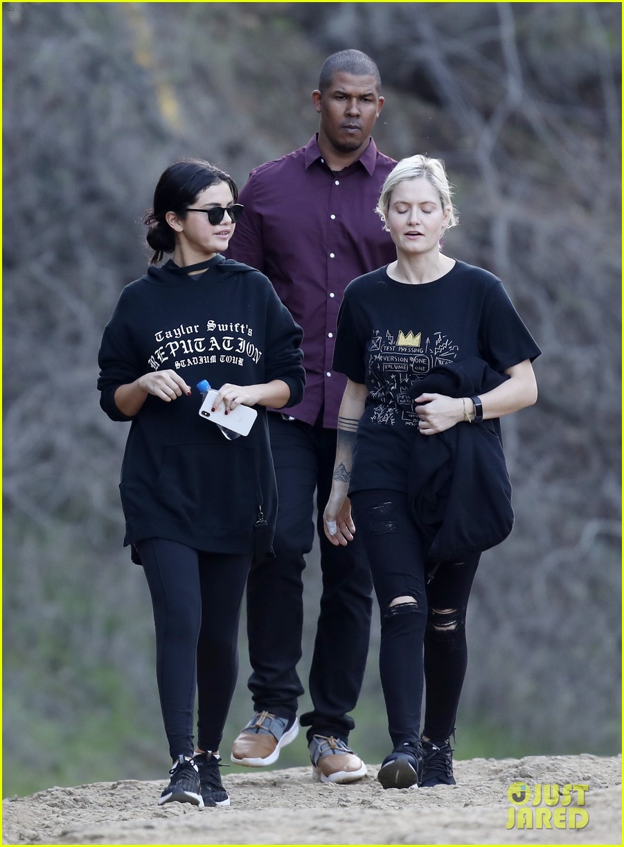 selena gomez reps taylor swift during hike 06
