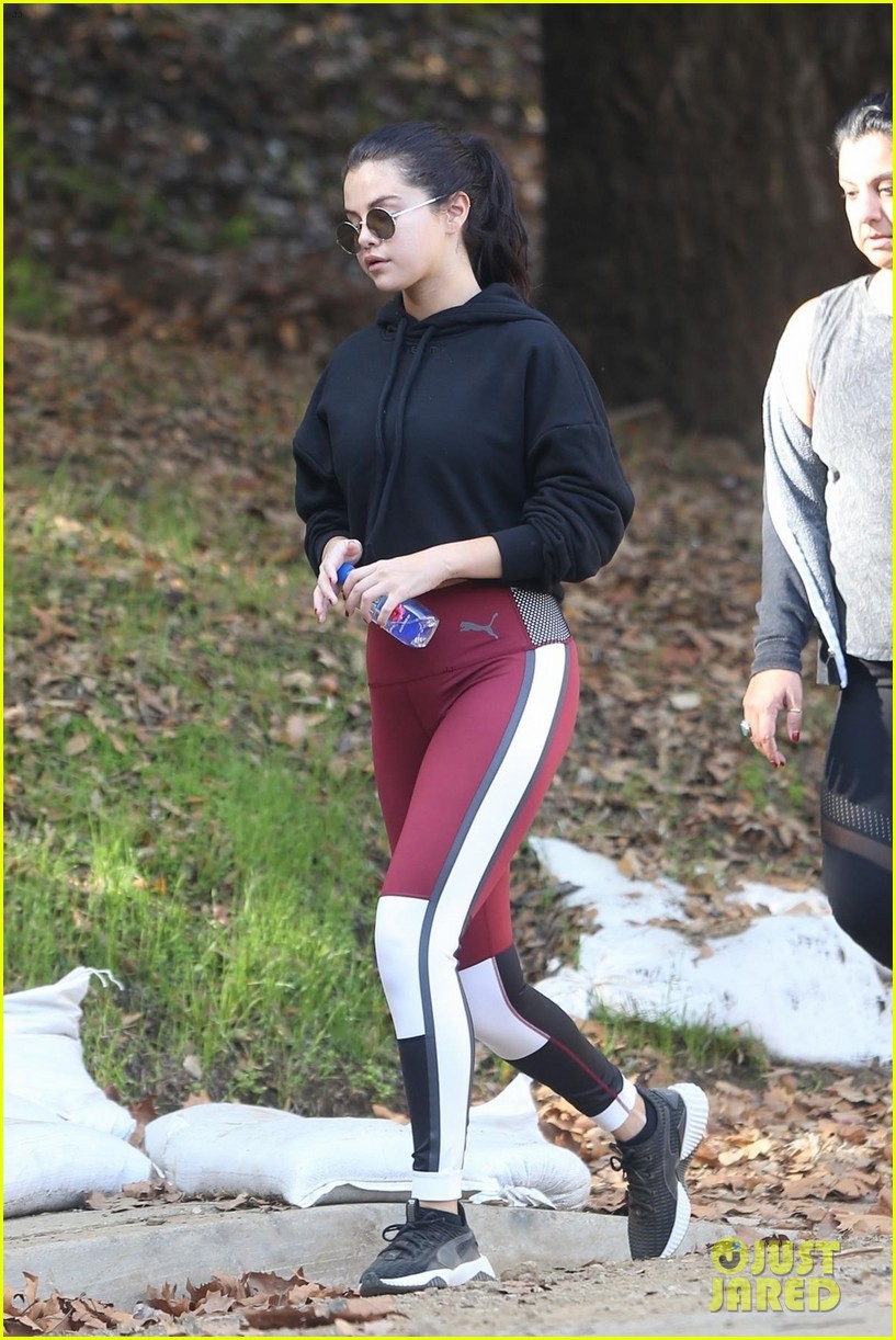 selena gomez hits the trails for a hike in la 03