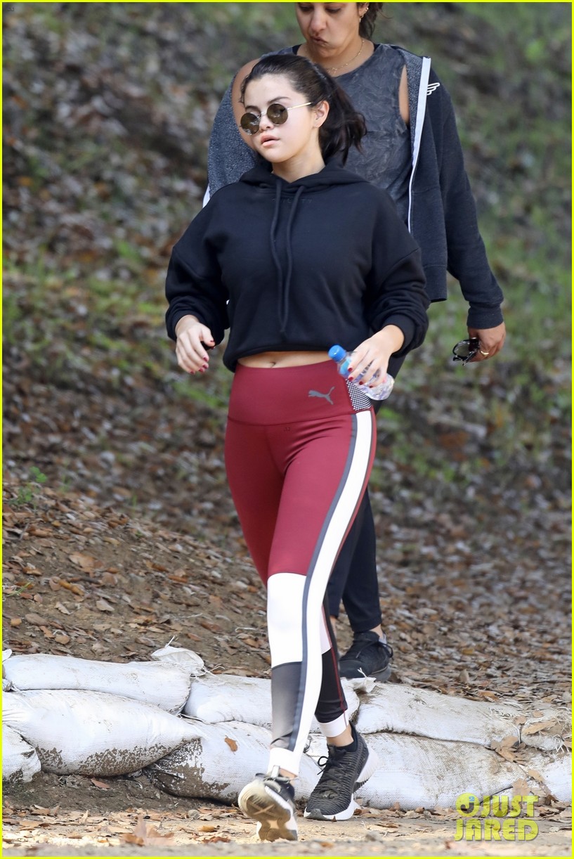 selena gomez hits the trails for a hike in la 07