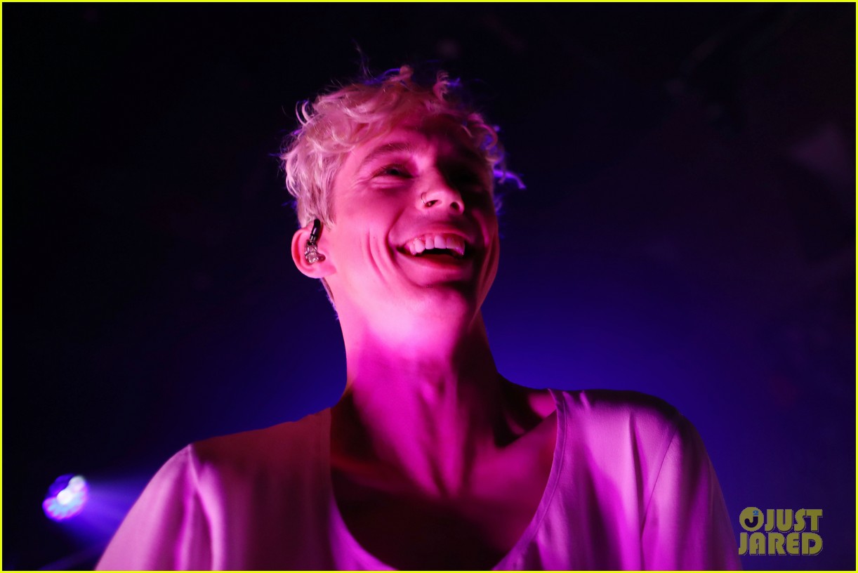 troye sivan almost made ariana grande pass out while filming thank u next 12