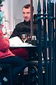 sam smith grabs dinner with a freind in london 04