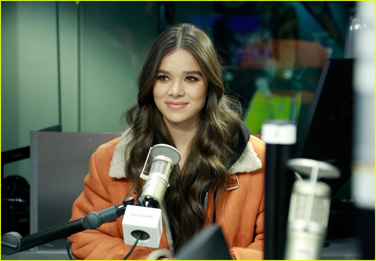 hailee steinfeld talks new music and conquering her fears on bumblebee set 03