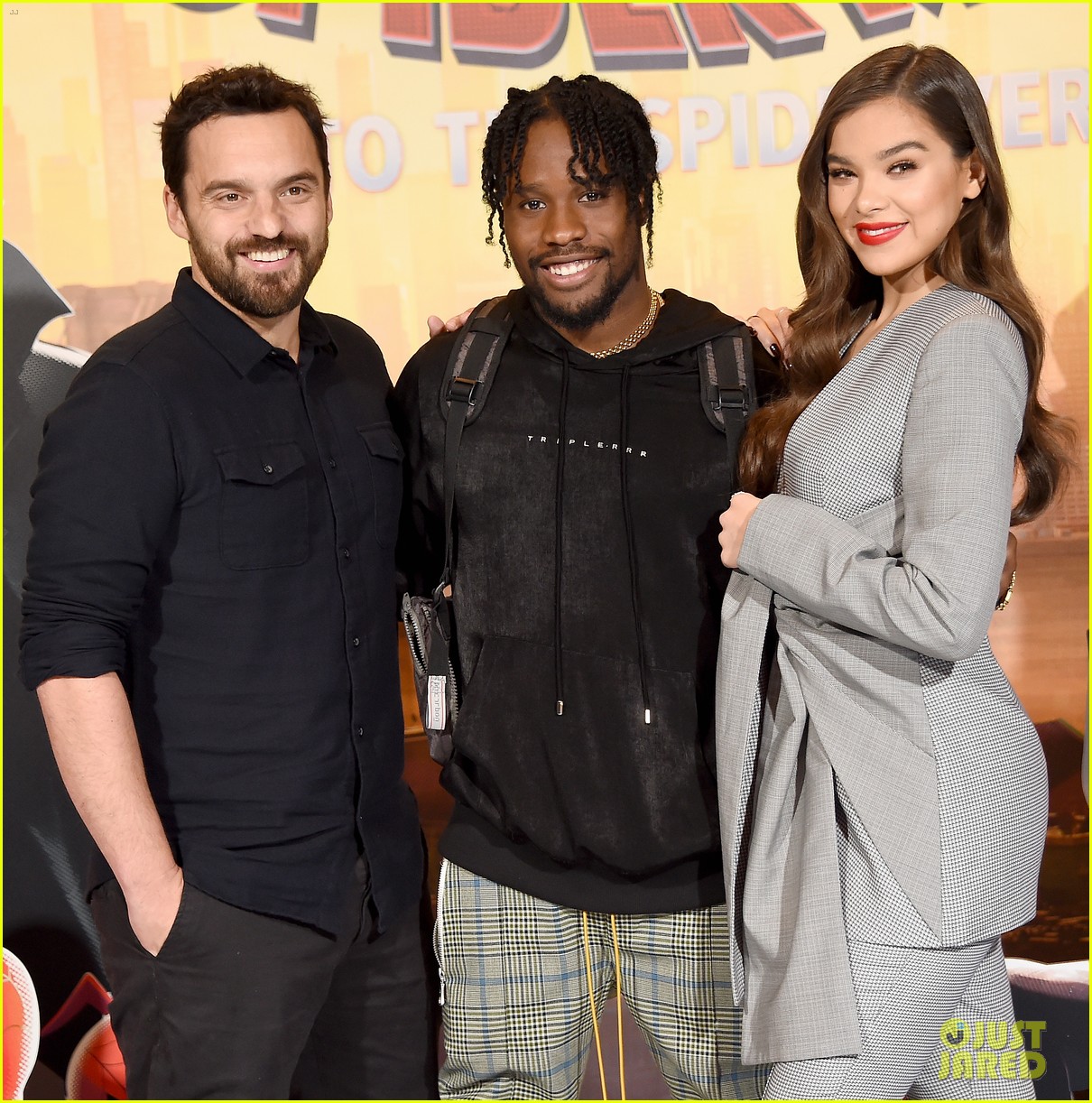 hailee steinfeld dons plunging grey pantsuit for spider man spider verse photo call 10