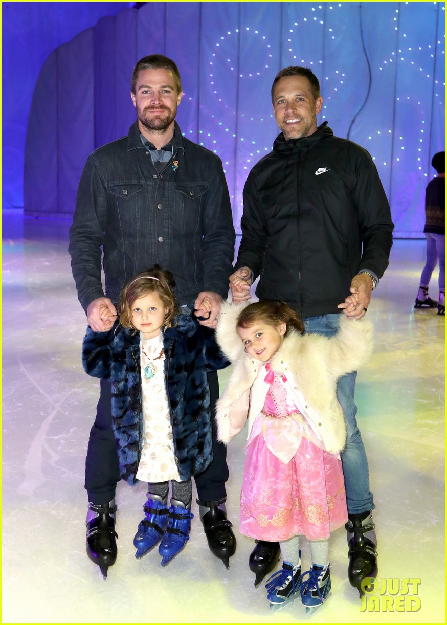 stephen amell cries after bringing daughter maverick to disney on ice 01