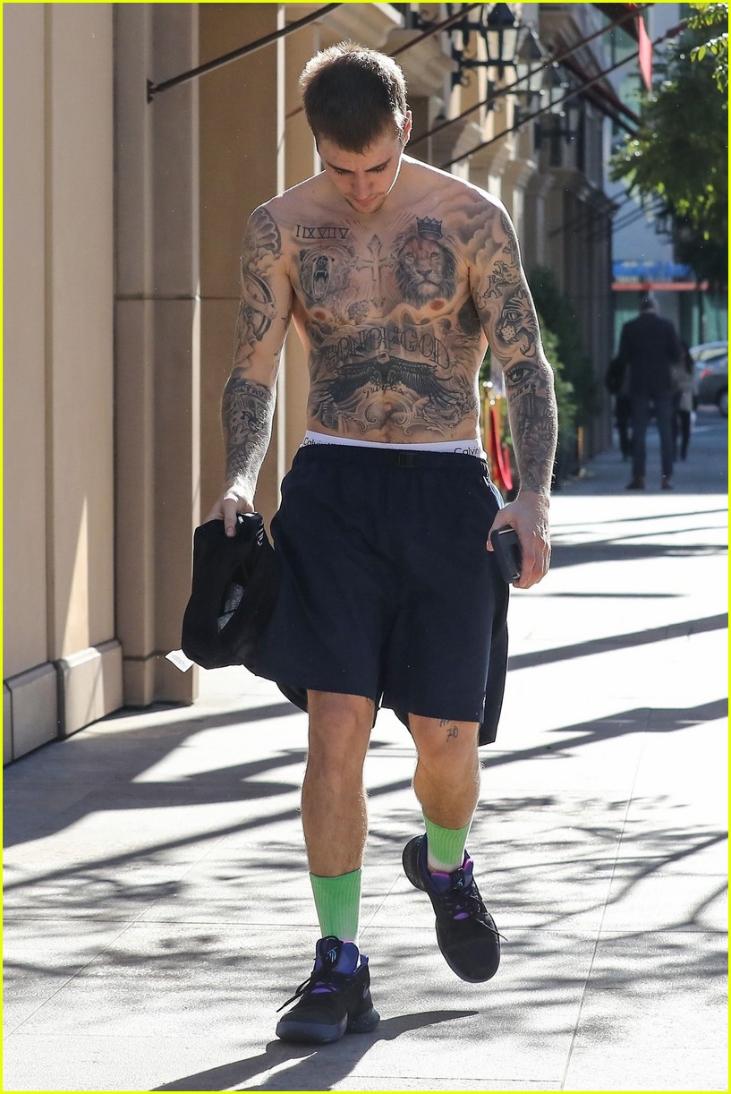 justin bieber goes shirtless shows off tattooed torso after workout 06