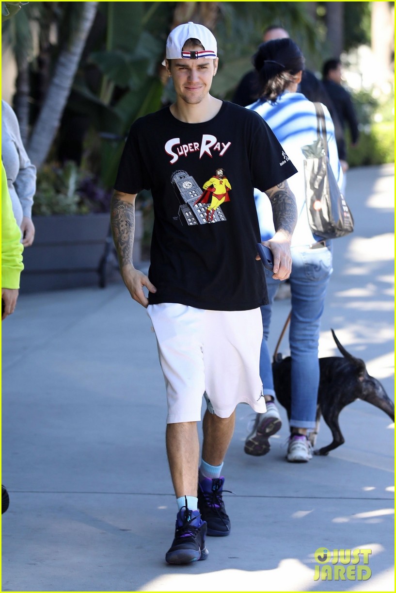justin bieber is all smiles heading to a workout 01