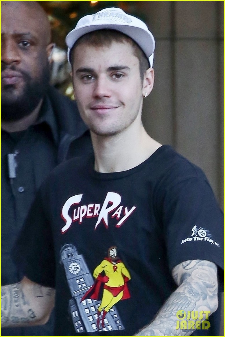 justin bieber is all smiles heading to a workout 02