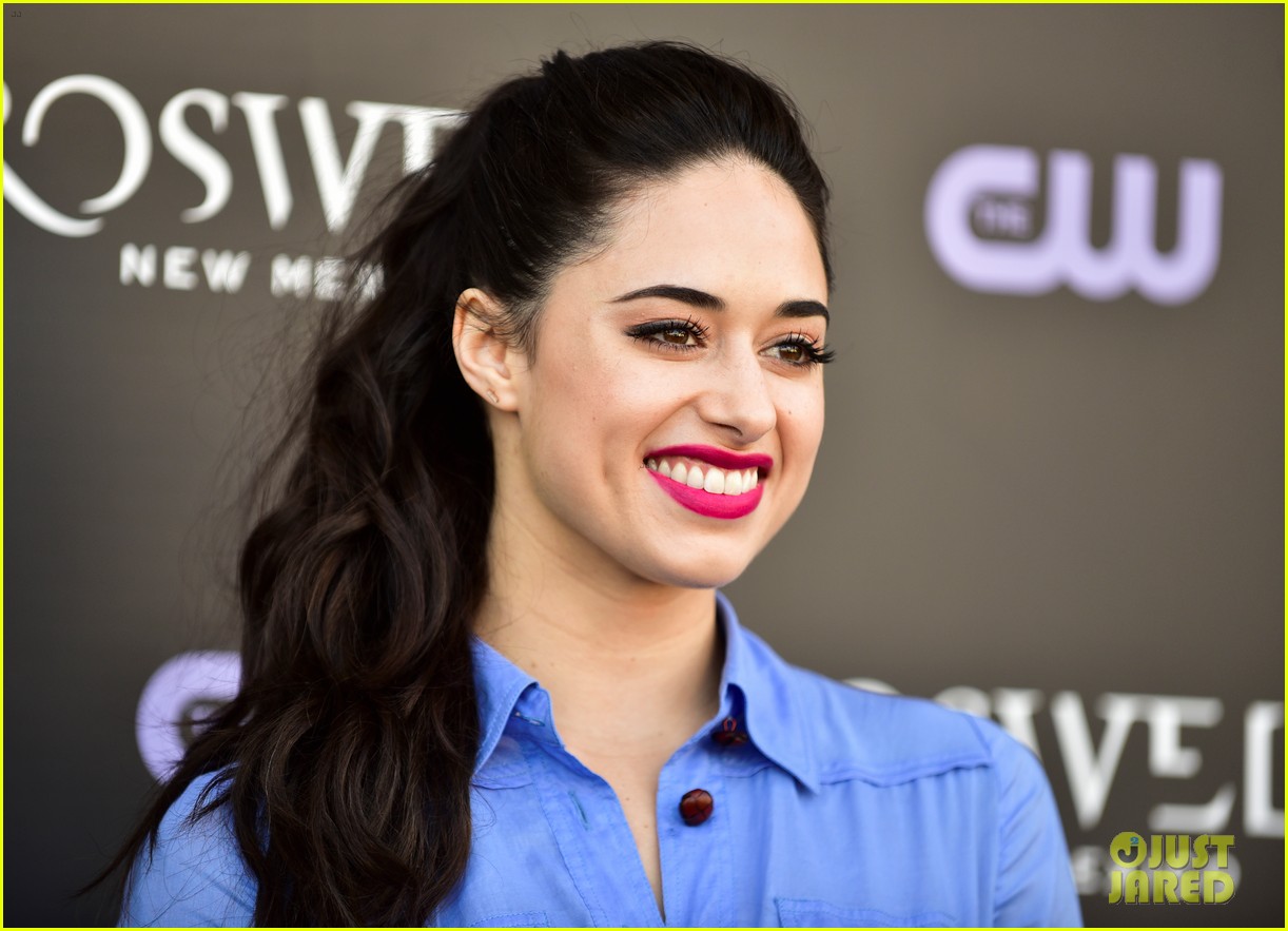 tyler blackburn joins jeanine mason nathan parsons at roswell new mexico premiere 10