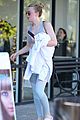 dakota fanning works out in la as sister elle steps out in nyc 03
