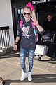jojo siwa haters supporters airport 02