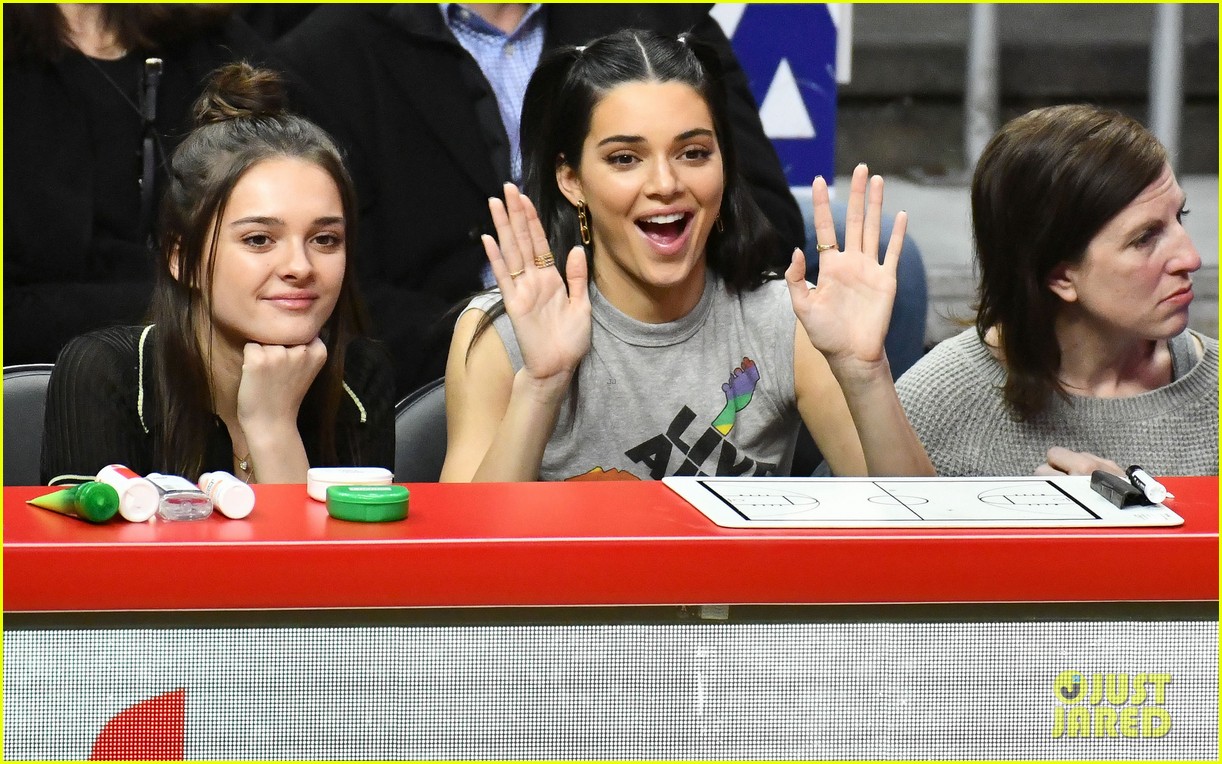 kendall jenner girls night clippers game 01