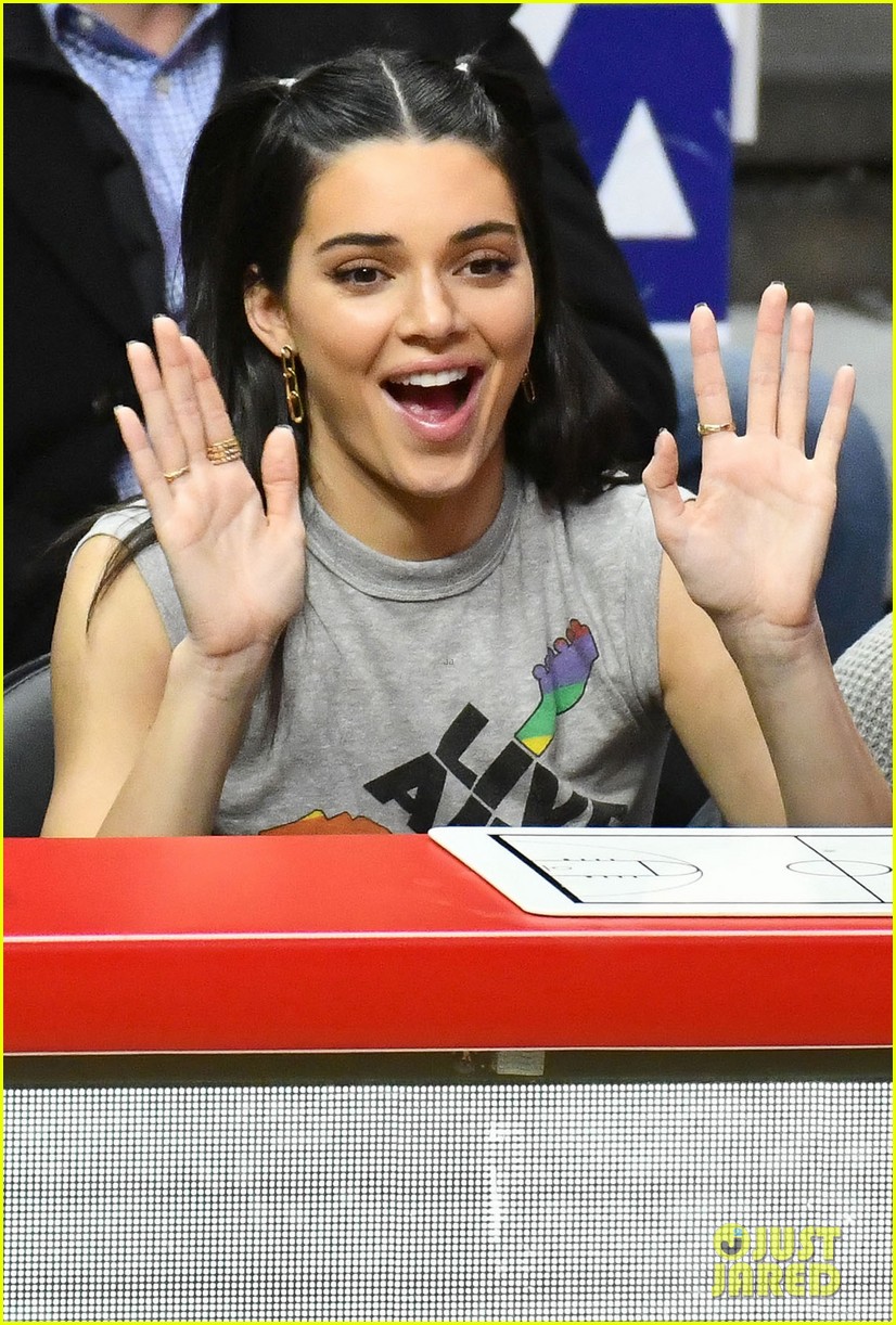 kendall jenner girls night clippers game 03