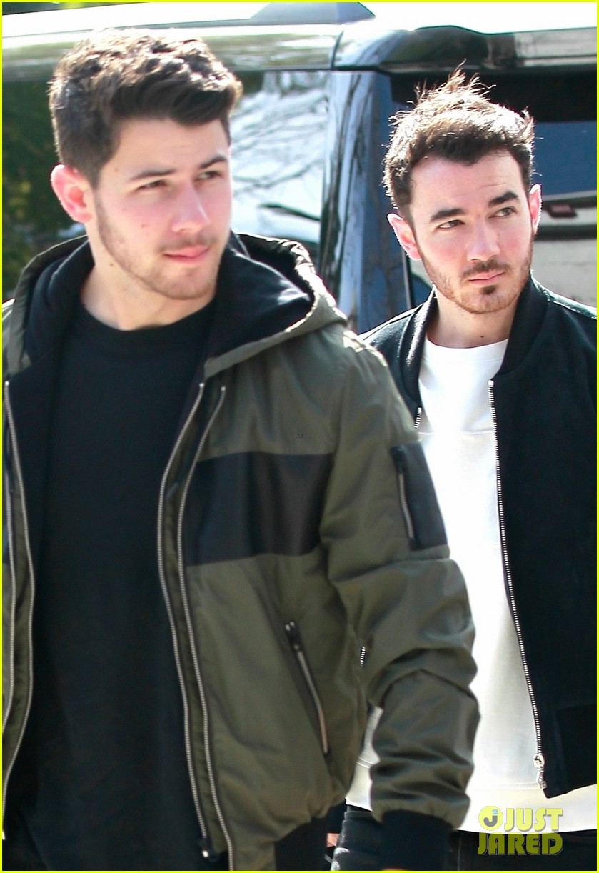nick kevin jonas meet up for business meeting in weho 02