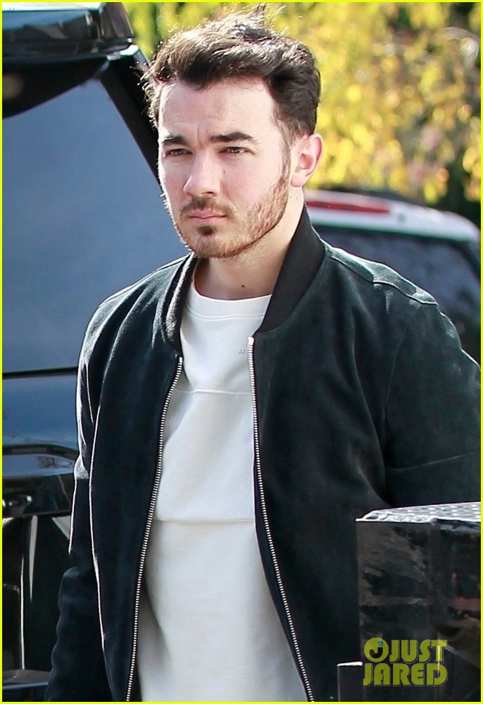 nick kevin jonas meet up for business meeting in weho 04