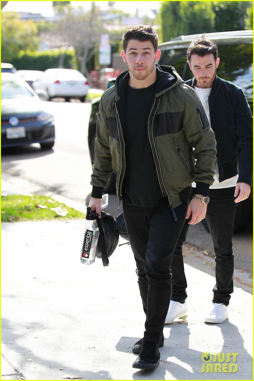 nick kevin jonas meet up for business meeting in weho 05