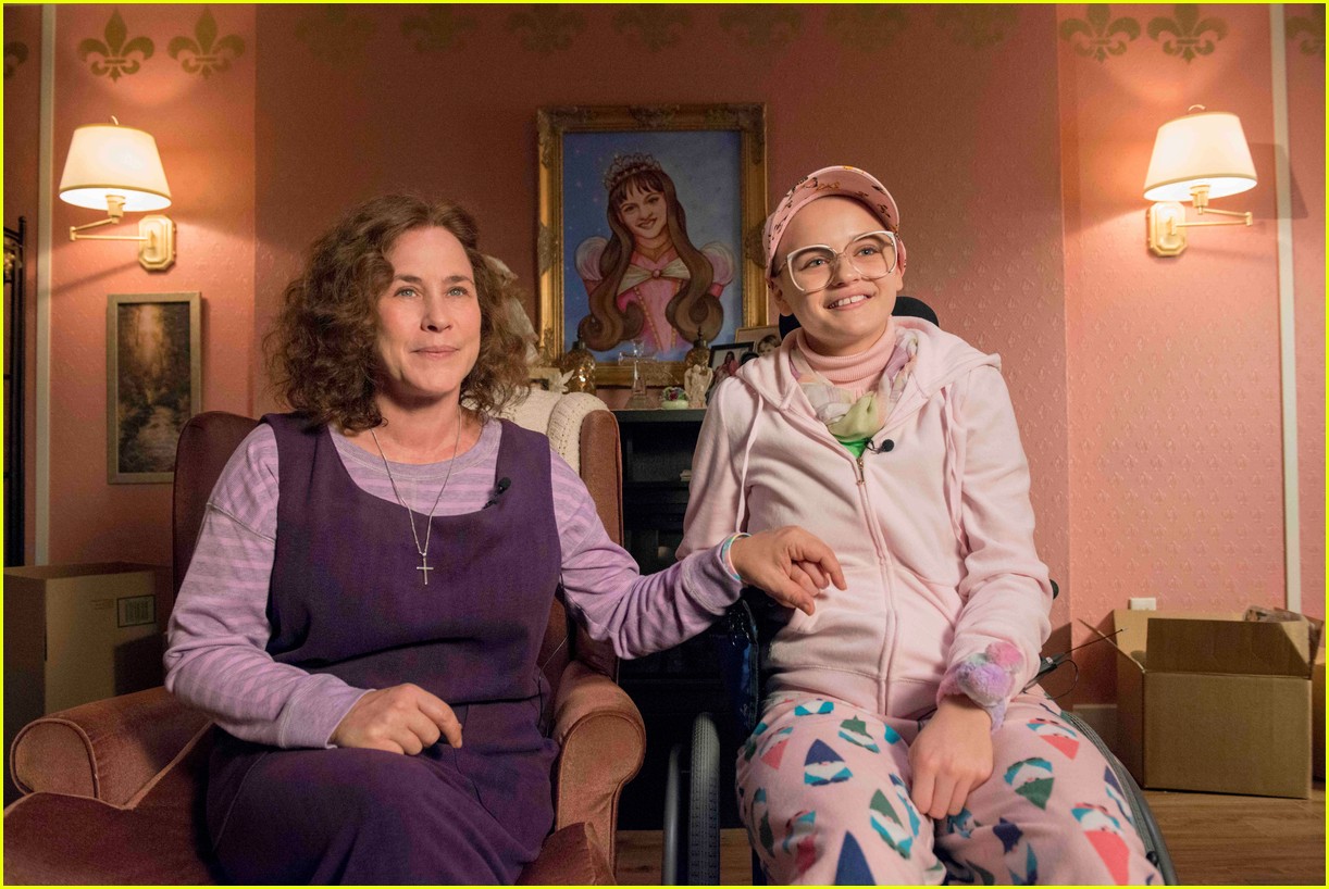 joey king patricia arquette the act photos 01