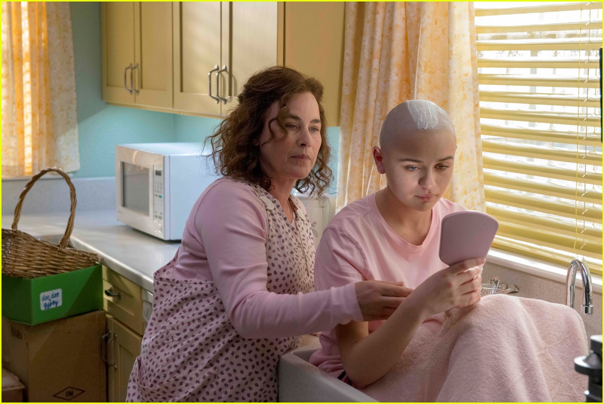 joey king patricia arquette the act photos 03