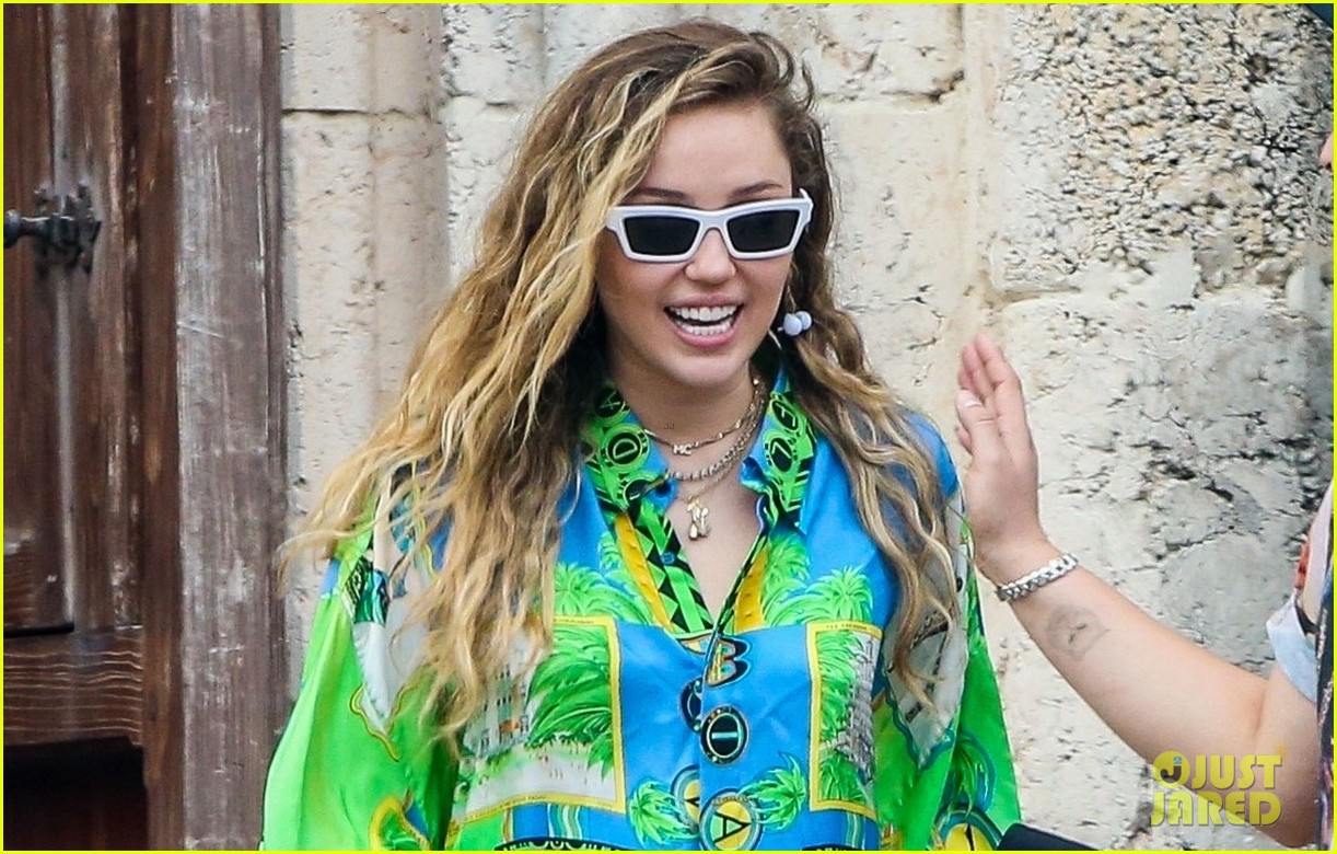 miley cyrus gets colorful in miami 03