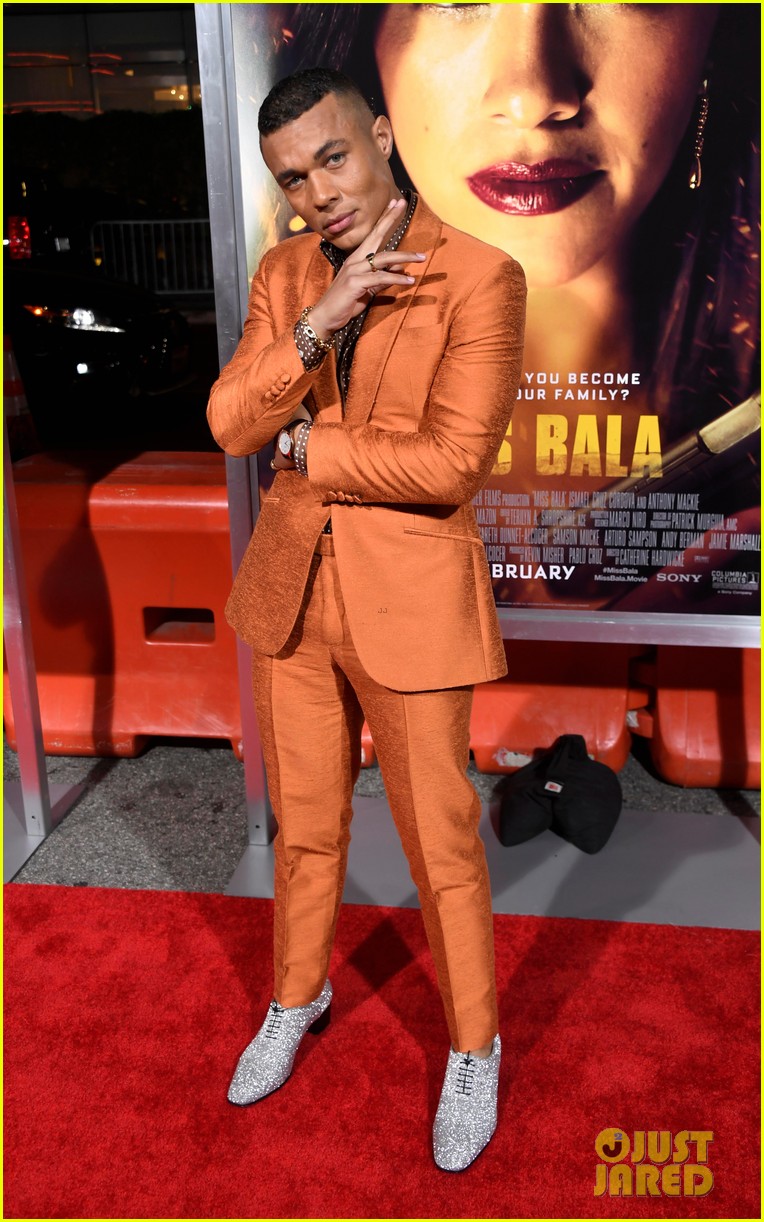 gina rodriguez supported by fiance joe locicero at miss bala premiere 15