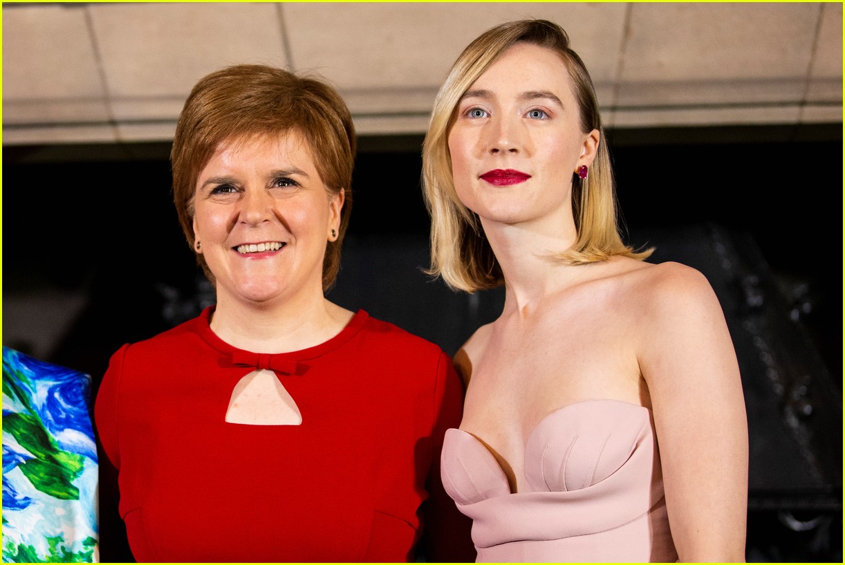 saoirse ronan is pretty in pink at mary queen of scots scotland premiere 11