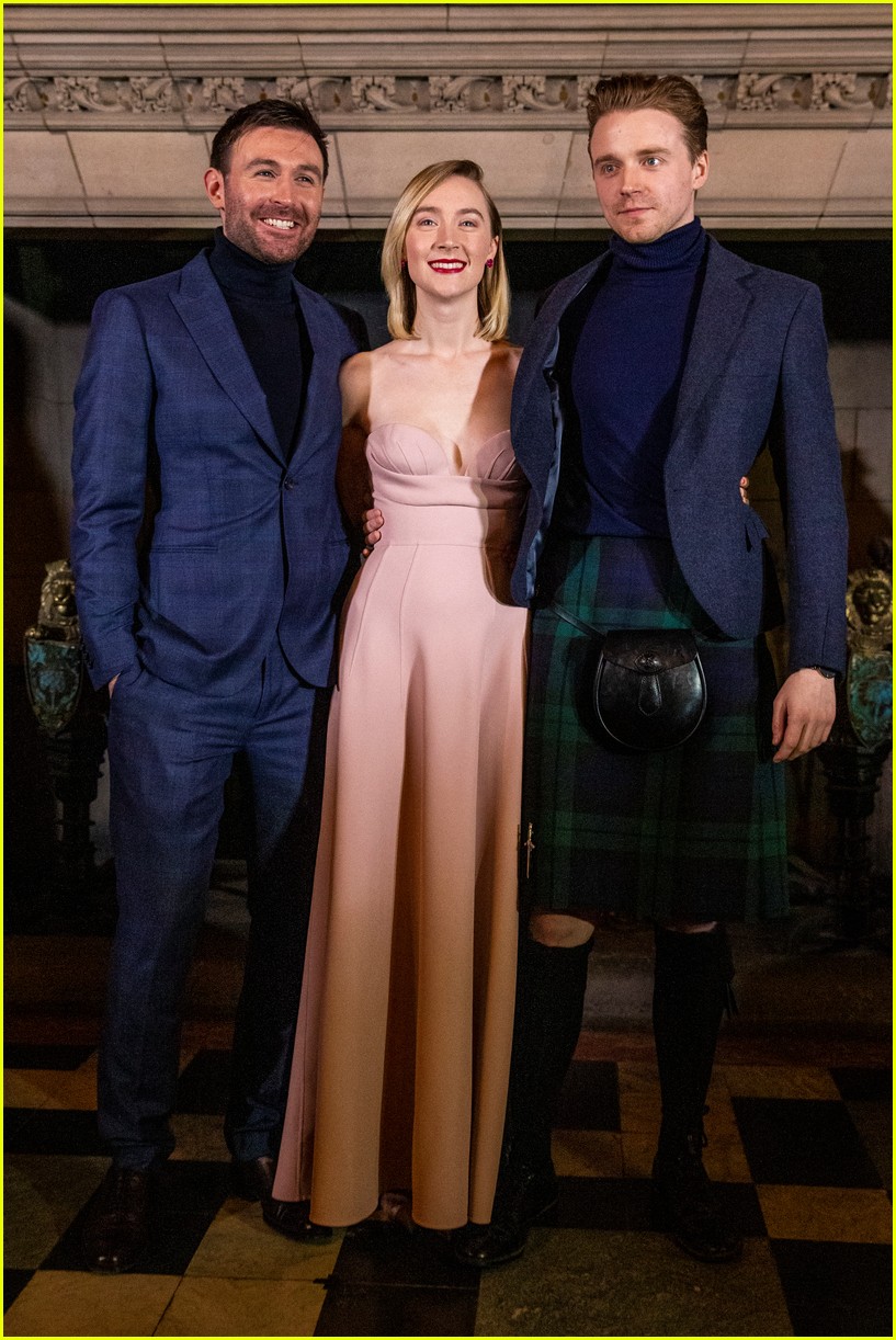 saoirse ronan is pretty in pink at mary queen of scots scotland premiere 15