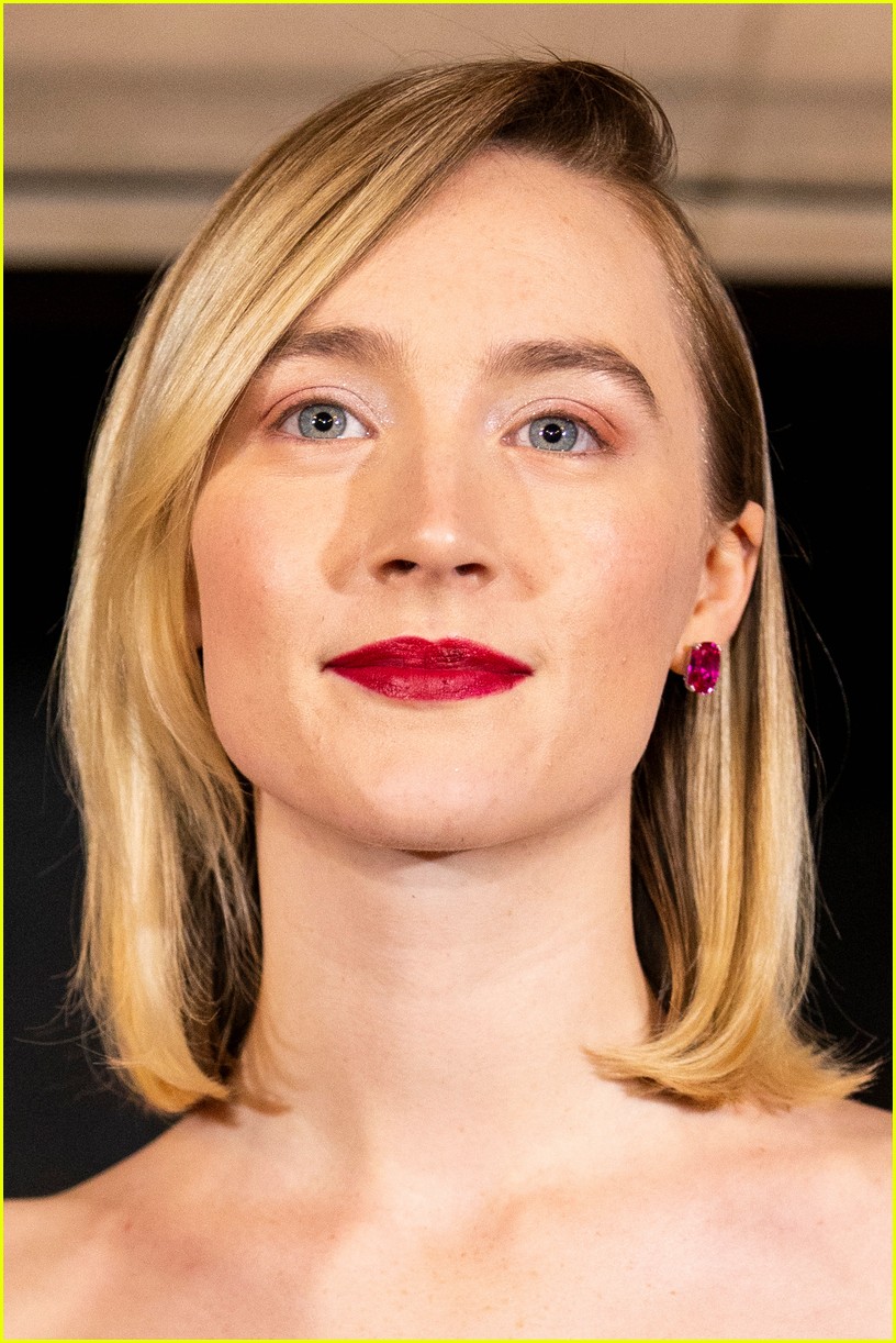 saoirse ronan is pretty in pink at mary queen of scots scotland premiere 17