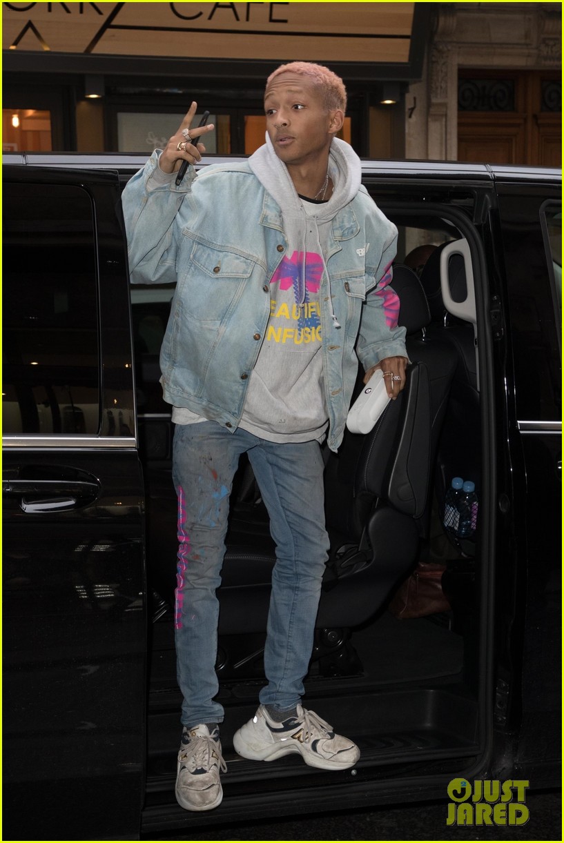 jaden and willow smith go shopping together in paris 05