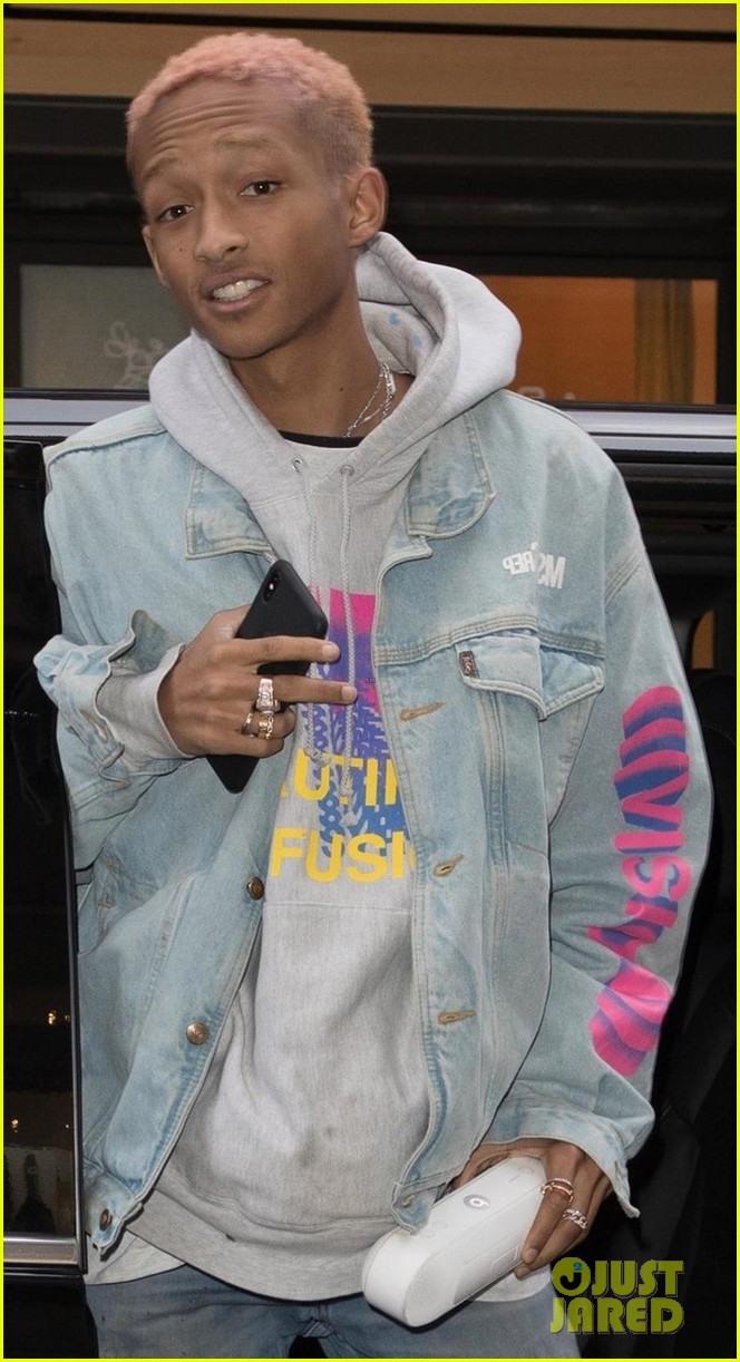 jaden and willow smith go shopping together in paris 07
