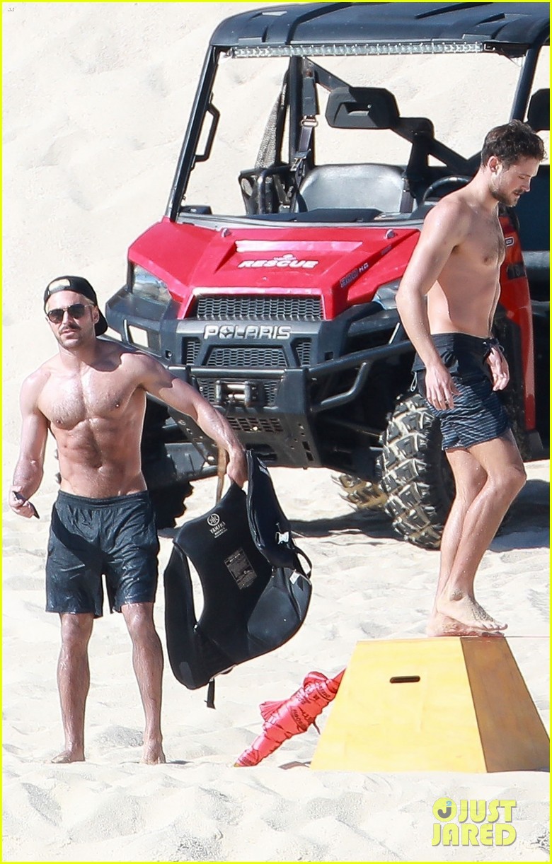 zac efron brother dylan shirtless mexico beach 09