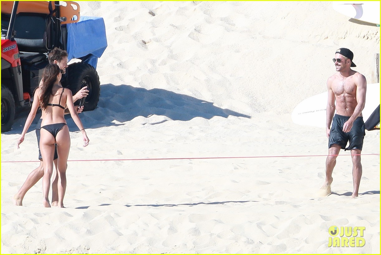 zac efron brother dylan shirtless mexico beach 16