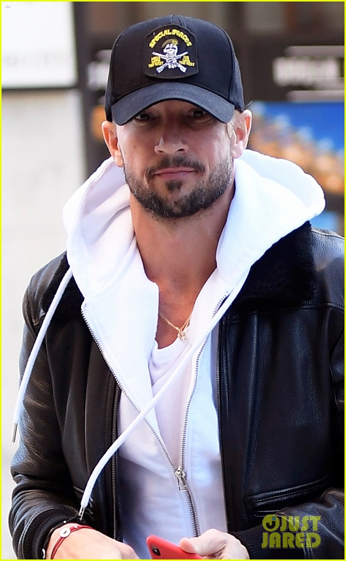 justin bieber pastor carl lentz spend the day together in nyc 04