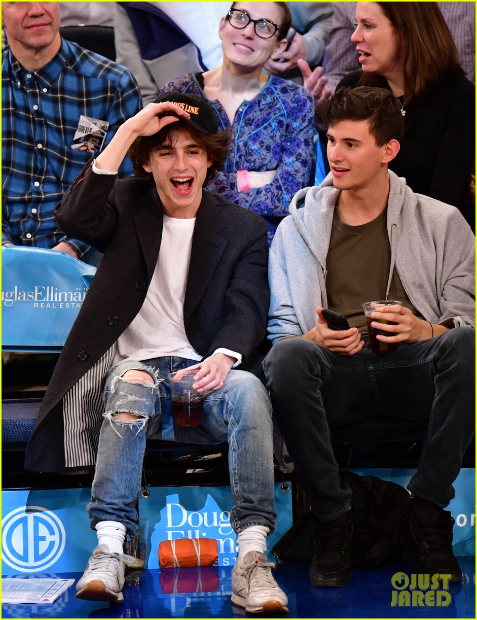 timothee chalamet spills his drink at new york knicks game 03