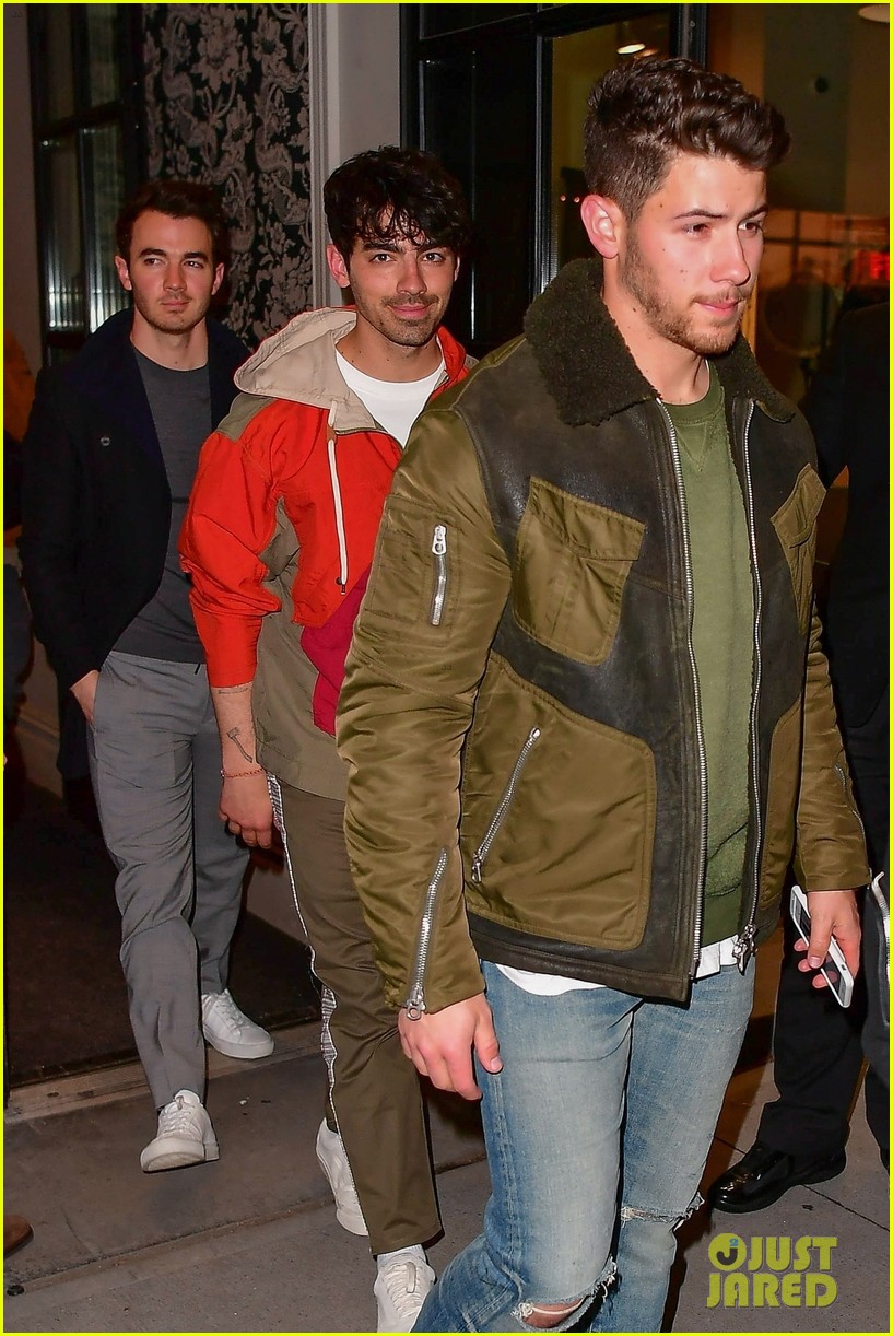 jonas brothers reunite for dinner hours before song release 01