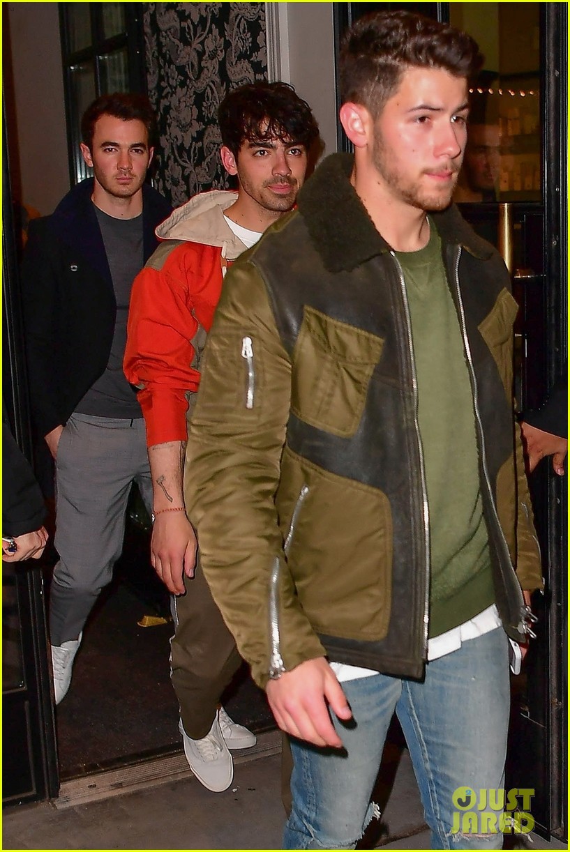 jonas brothers reunite for dinner hours before song release 06