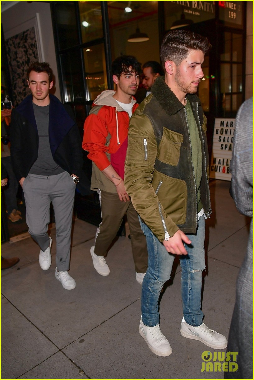 jonas brothers reunite for dinner hours before song release 15