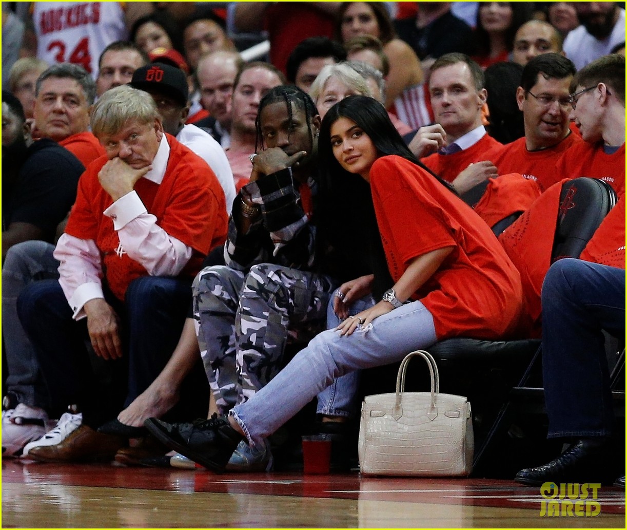 kylie jenner allegedly accuses travis scott of cheating 03