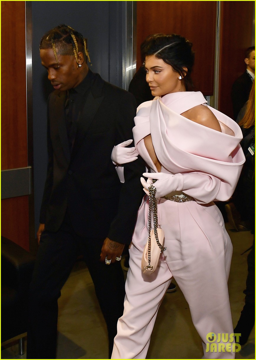 kylie jenner allegedly accuses travis scott of cheating 06