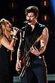 shawn mendes bares biceps grammys performance miley cyrus 08